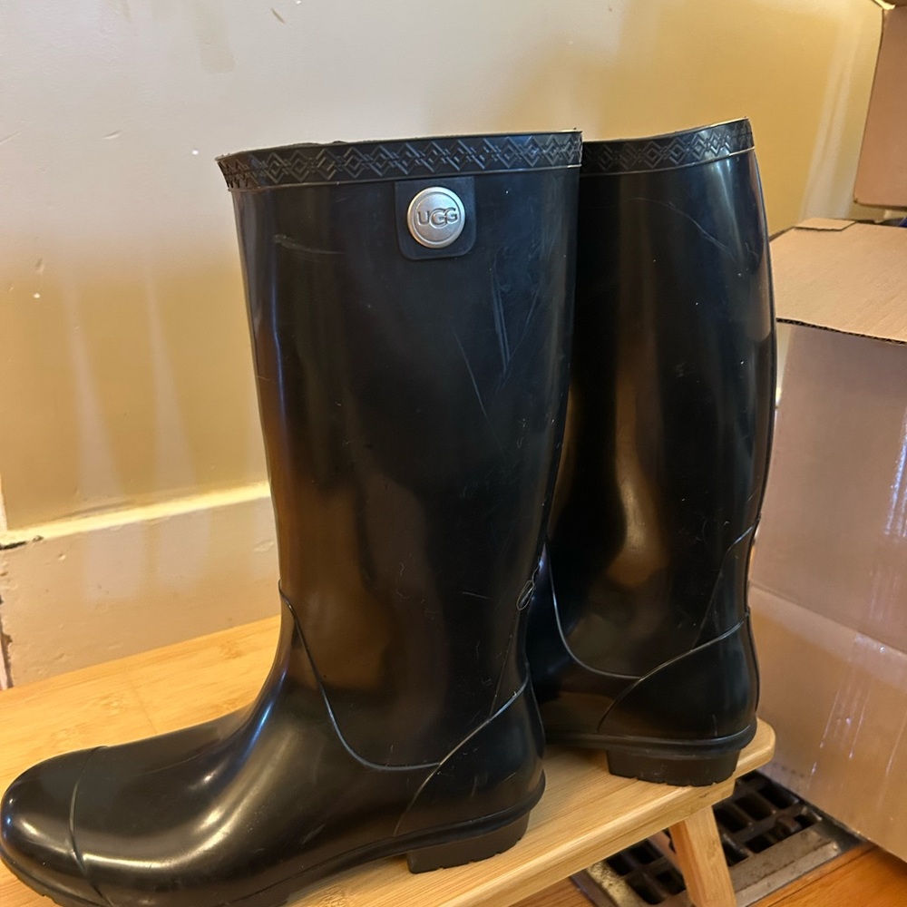 UGG Black Glossy Rain Boots